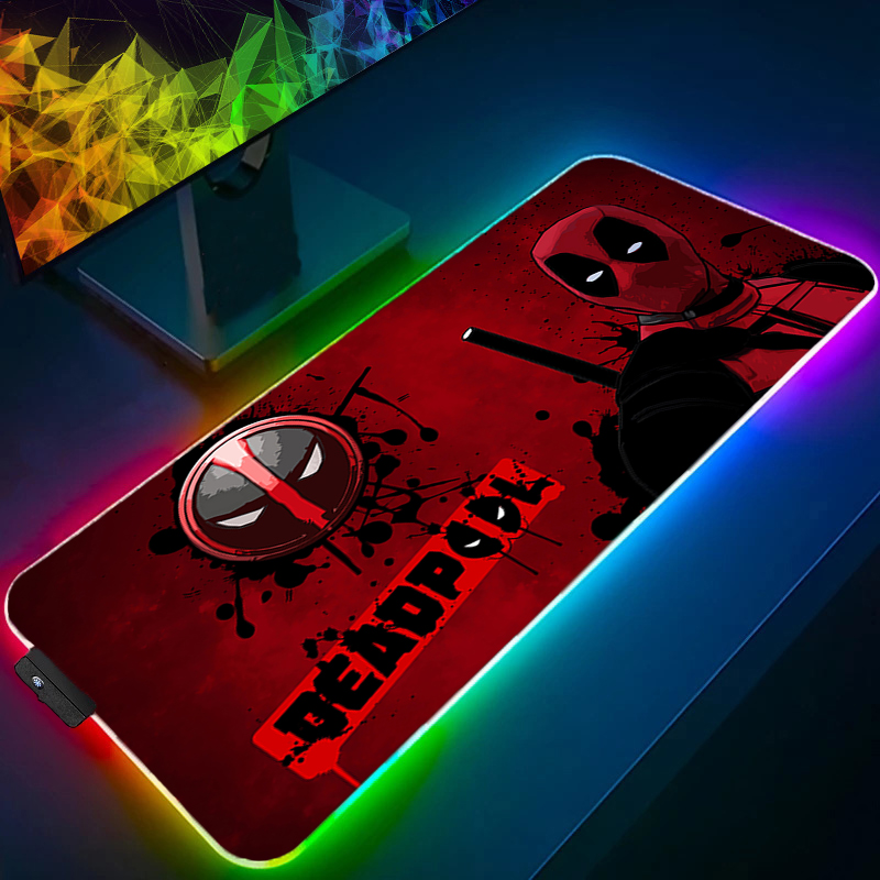Pc Gaming Simulator - แผ่นรองเมาส์ LED สำหรับเล่นเกม พร้อมไฟแบ็คไลท์ ขอบล็อค ลายอนิเมะ